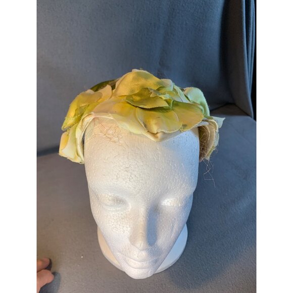 Ladies Green and Ivory Silk Flowers Hat Vintage - Picture 4 of 10